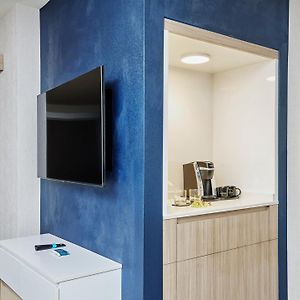 King Suite Trundle Bed Roll Shower Mobility Accessible